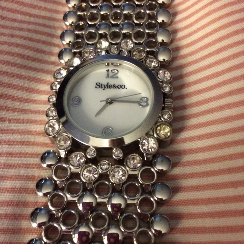 Style Co. Wide bracelet/watch. Needs battery!